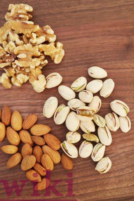 What are the calories in nuts and snacks?