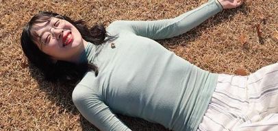 Sulli Goes Braless Again!! | Daily K Pop News