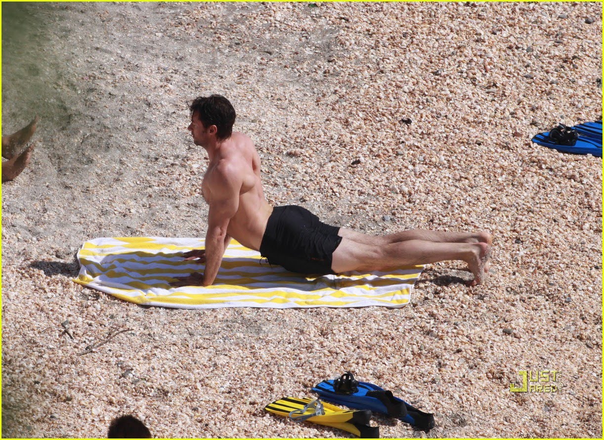 http://1.bp.blogspot.com/-K_JllFJCVPg/Tc2vHgQfwsI/AAAAAAAAEGE/npdyrybYI1s/s1600/hugh-jackman-st-barts-beach-29.jpg