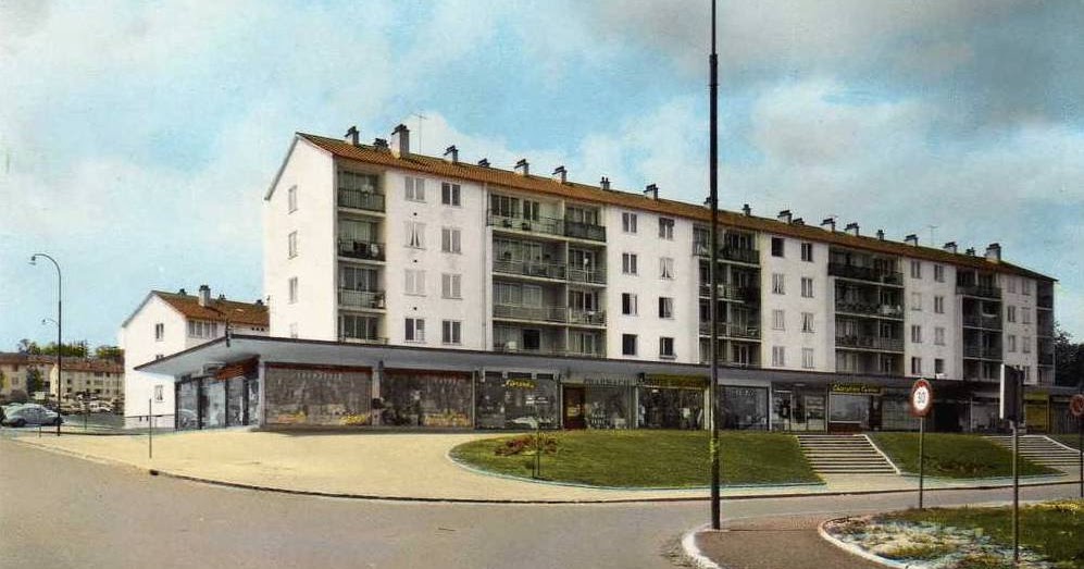 Un Paysage Moderne LA CELLE SAINTCLOUD Résidence Beauregard, Centre