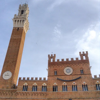 Siena, Palazzo Pubblico: Sorride Siena di Clet Abraham