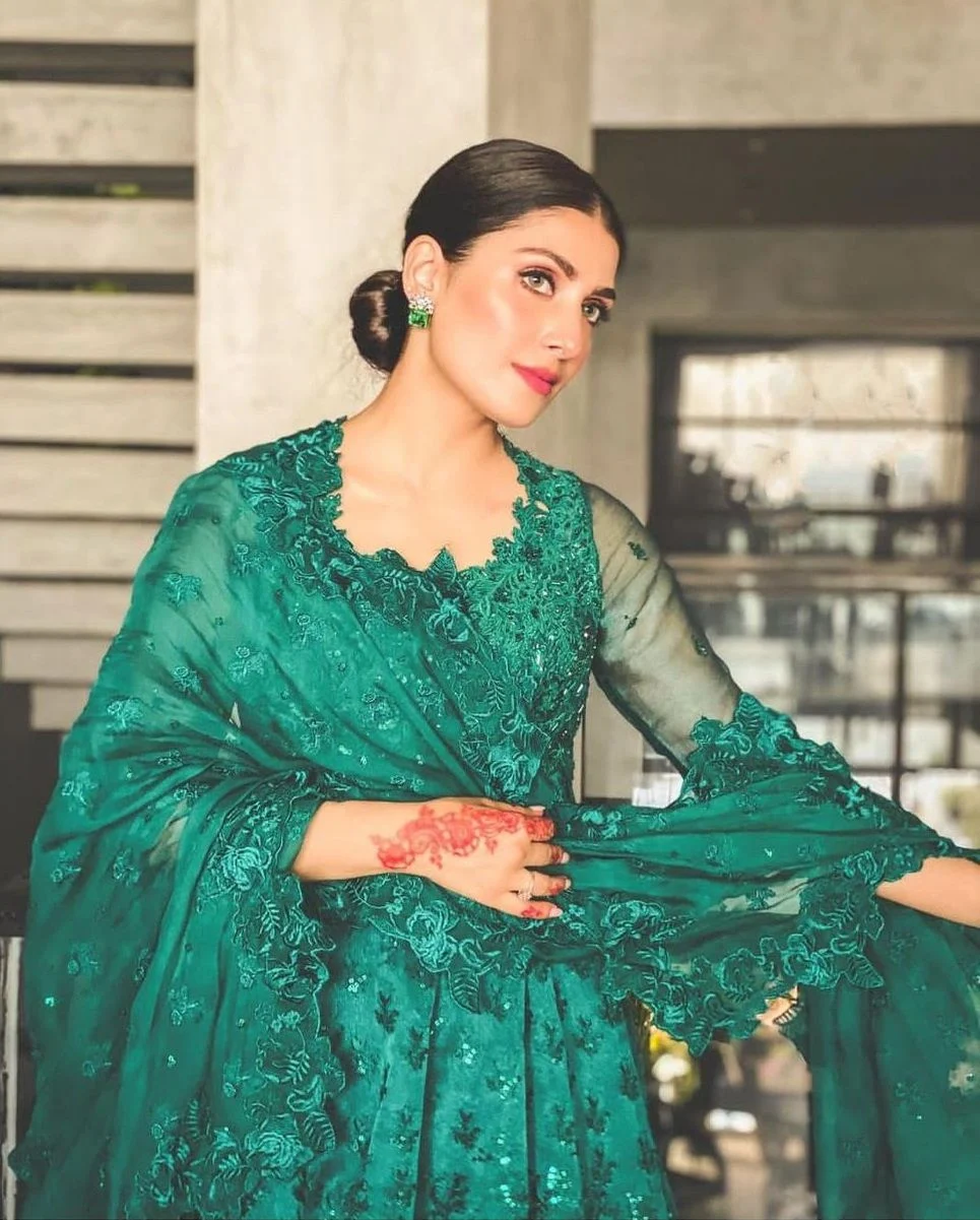 Famous Pakistani Celebrities Dresses from Ramadan Transmissions 2021 Famous Pakistani Celebrities Dresses from Ramadan Transmissions 2021