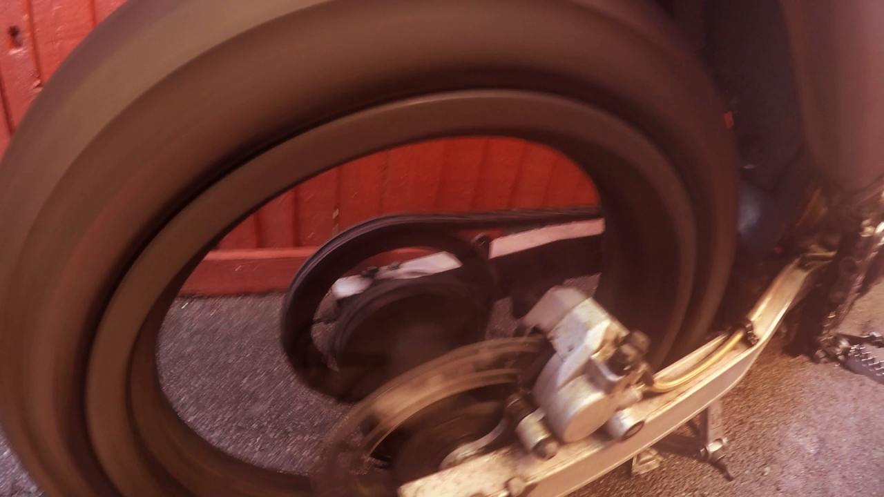 Porque se tambalea la llanta de mi moto