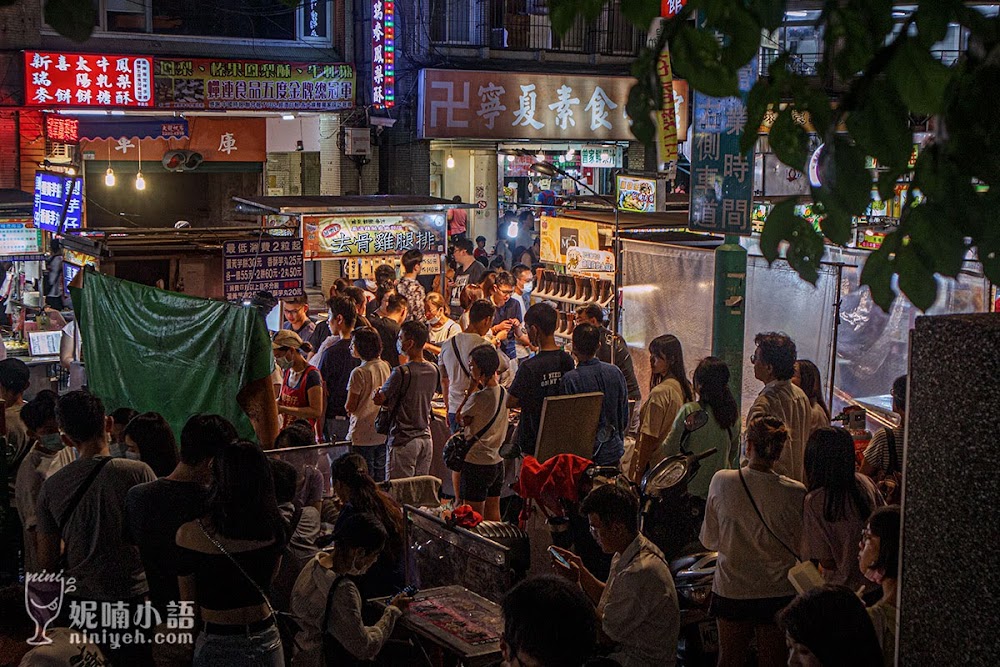 【寧夏夜市美食】劉芋仔蛋黃芋餅。寧夏夜市小吃扛霸子