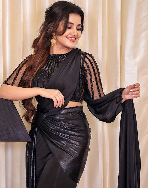 Anupama%2BParameswaran%2BHD%2BPhotos%2Bin%2BBlack%2BSaree%2BSexy%2B%25282%2529.jpg