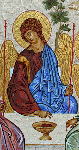 Икона из мозаики Троица ветхозаветная