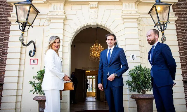 Queen Maxima wore a new white plain blazer suit from Massimo Dutti, and brown silk blouse