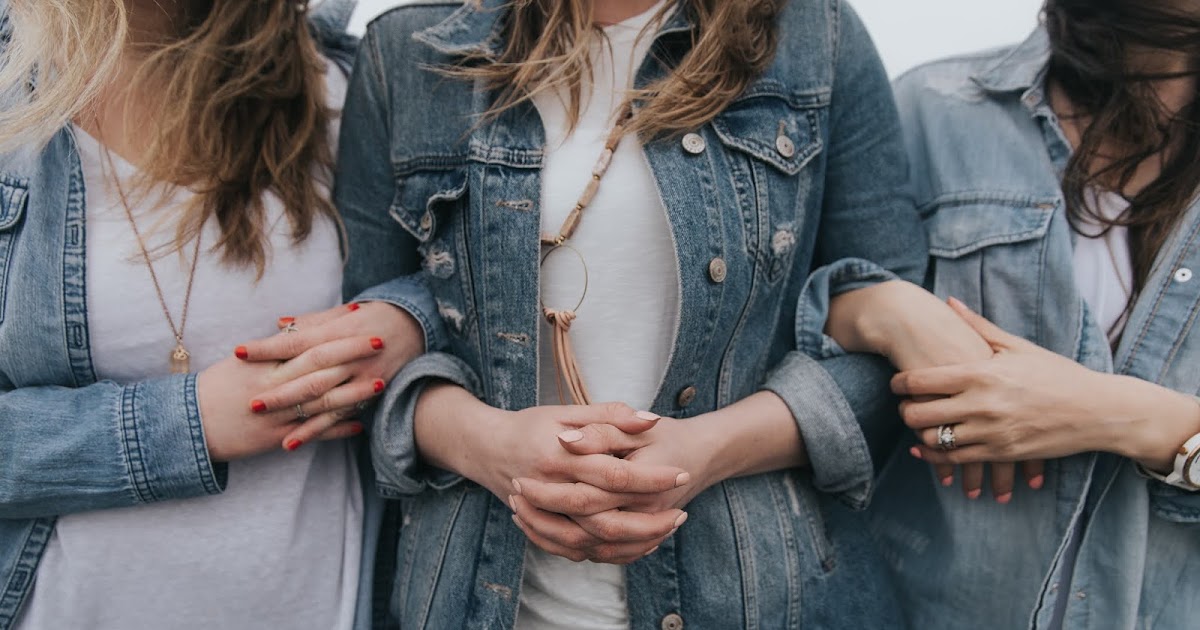 How to Dress for a Big Midsection