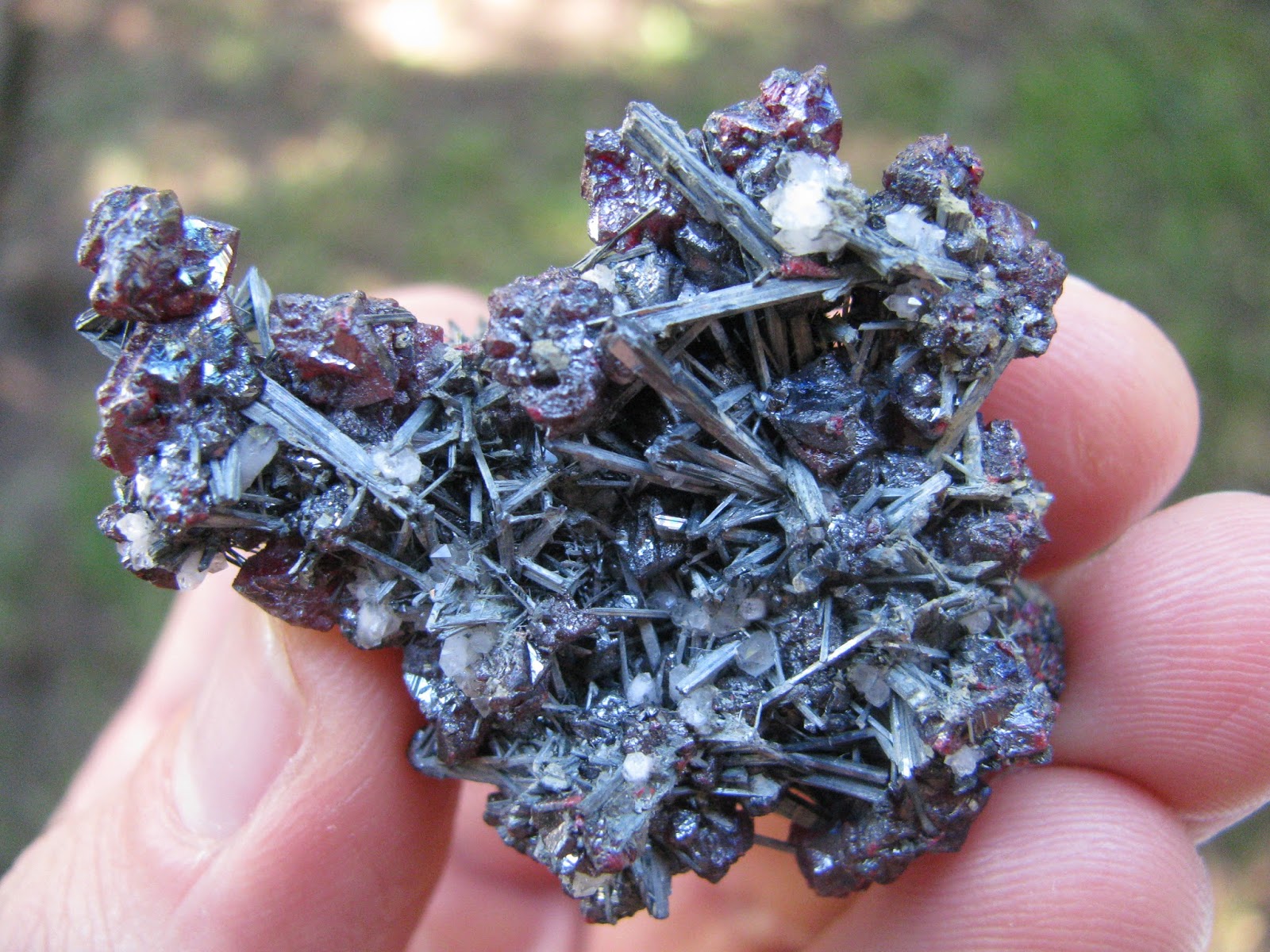 отравление свинцом симптомы. литьё свинцовых пластин. отливки свинцом и оловом. пигмент свинцовые белила натуральный. свинец тяжёлый металл.