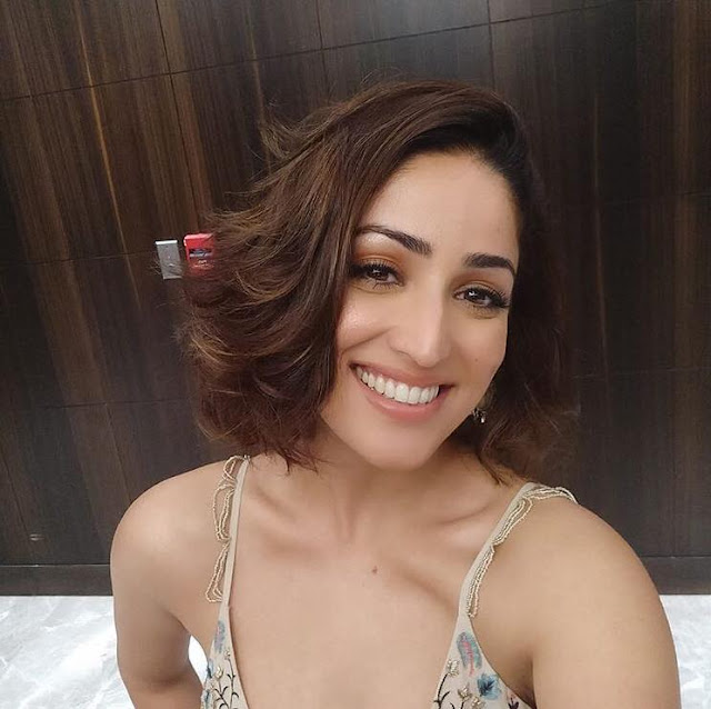 Yami Gautam IMAGES, GIF, ANIMATED GIF, WALLPAPER, STICKER FOR WHATSAPP & FACEBOOK