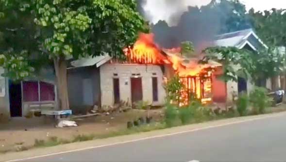rumah terbakar di dharmasra