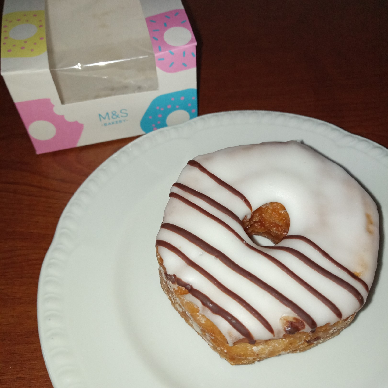 Supersupergirl's Food Reviews Marks Spencers milk and cookies yumnut