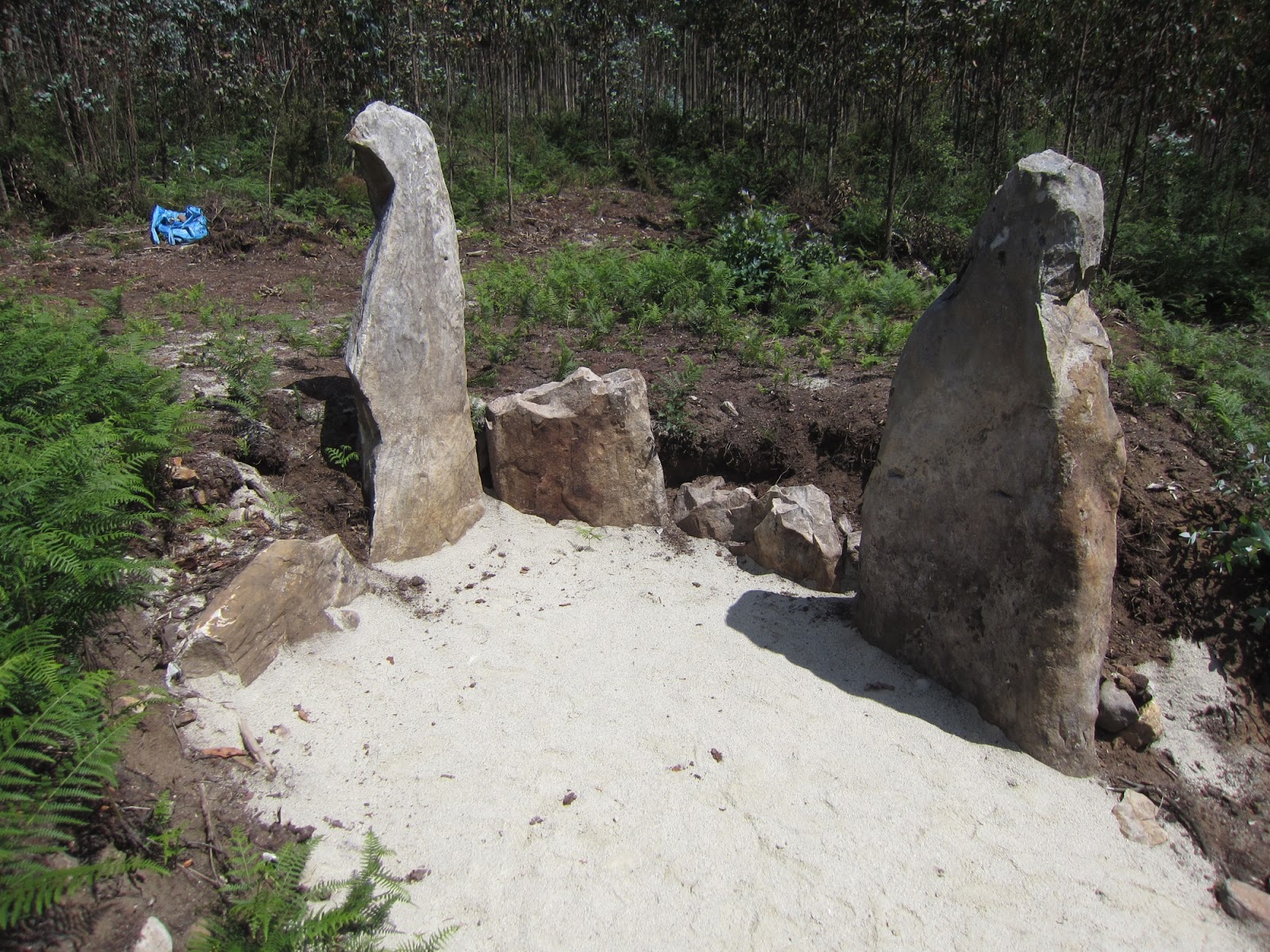 MEGALITICIA Dolmen A Casa dos Mouros Valadouro