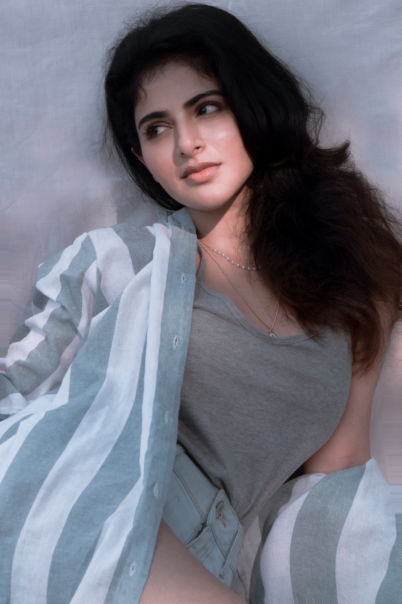 Iswarya Menon Latest Pictures,Iswarya Menon recent pics, Iswarya Menon sexy photos, Iswarya Menon in denim, Iswarya Menon hot , Iswarya Menon thighs