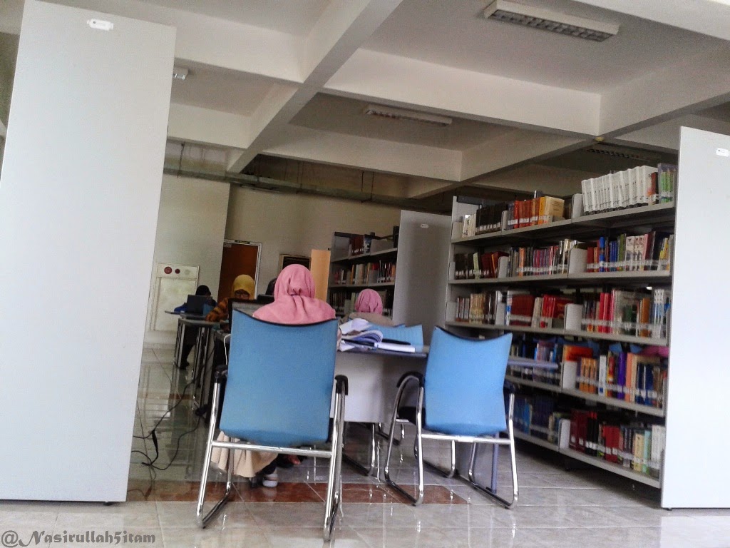 Suasana dilantai dua Perpustakaan UIN Sunan Kalijaga, Yogyakarta