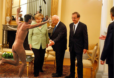 Witziges Bild Angela Merkel Reise mit Flitzer - komische Männer Fotos