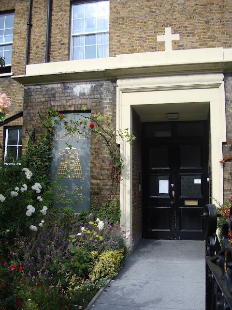 London Calling: Cheyne Walk Chelsea. A Very Very Special London Street.