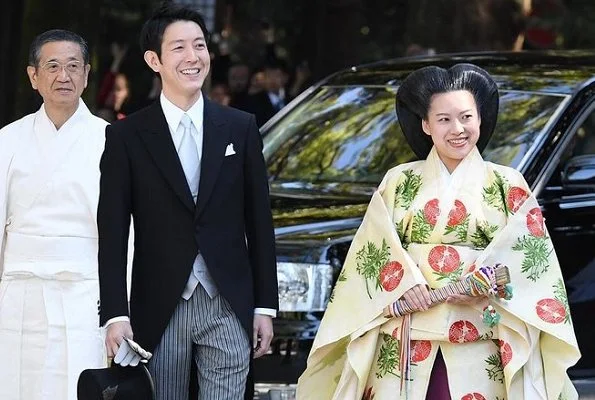 Princess Ayako of Japan got married to commoner Kei Moriya. She wore a large, multiple layered kimono and extravagant molded hair