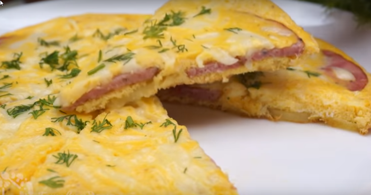 завтрак яичница в лаваше. яичница в хлебе. фриттата яичная. завтрак из яиц. завтрак яйцо сыр хлеб.