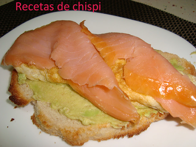 TOSTA DE TORTILLA Y SALMÓN