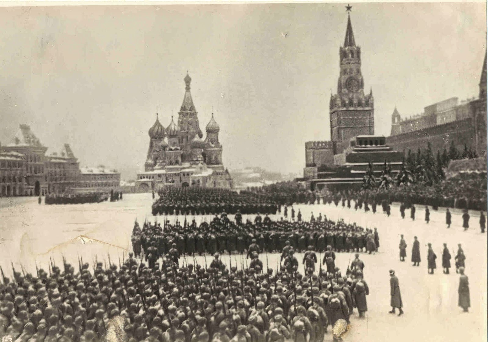 Юон парад 1941. Военный парад 7 ноября 1941 года в Москве на красной площади. Парад на красной площади 7 ноября 1941 года. Парад на красной площади 1941 битва за Москву. Парад на красной площади в Москве 7 ноября 1941 года Юон.