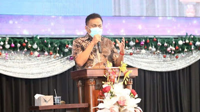 Usai Cuti Pilkada, Gubernur Olly Ibadah Bersama Jemaat Gereja Bethany Manado