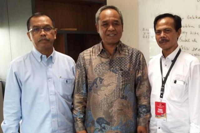 Drs Sapari Sambangi Benny K Harman Komisi 3 Dpr Terkait Upaya Hukum Dan Haknya Tajuknews Com