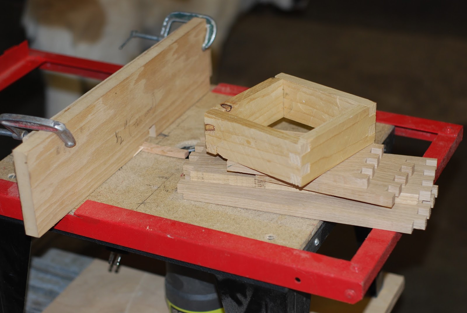 The Old Raven New tool > Box joint jig
