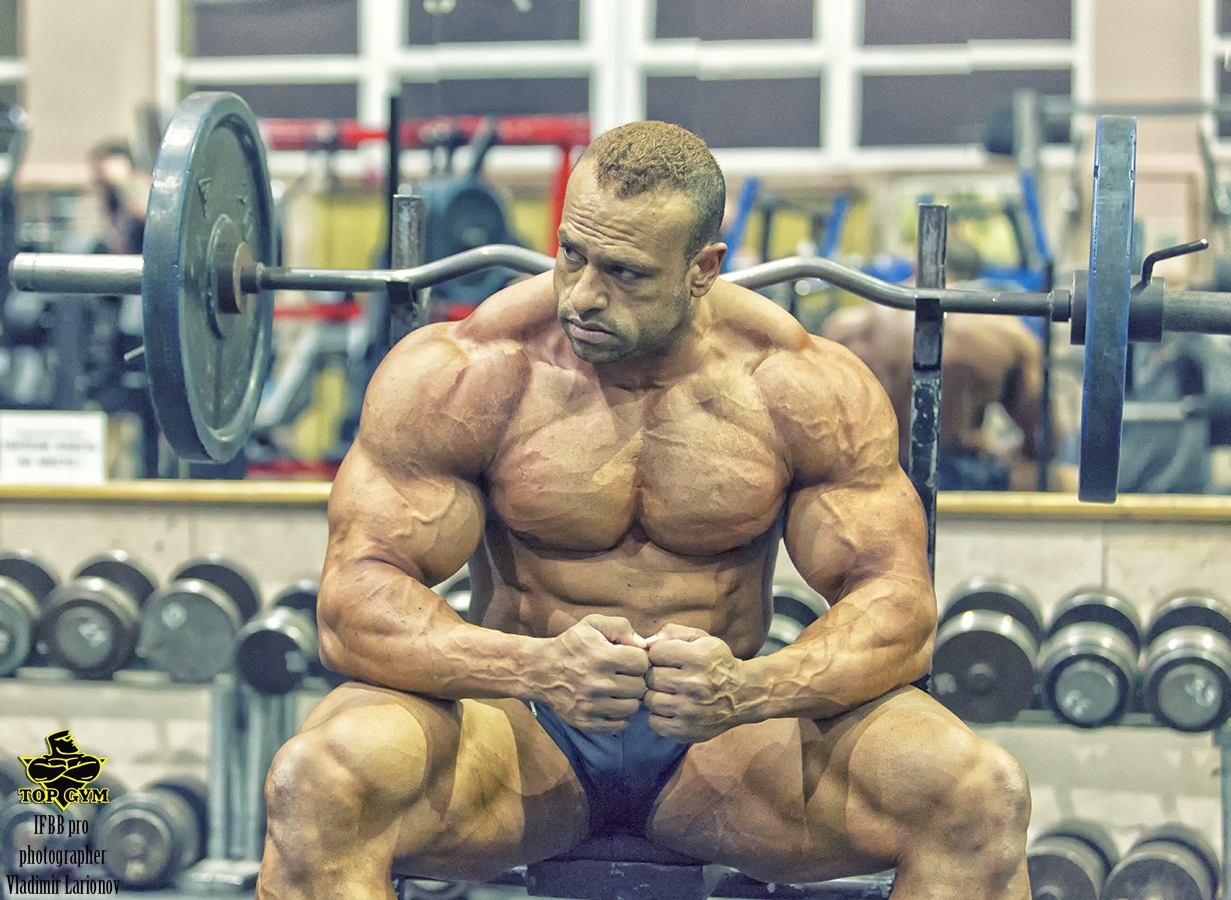 Игорь Костюнин IFBB Pro бодибилдер