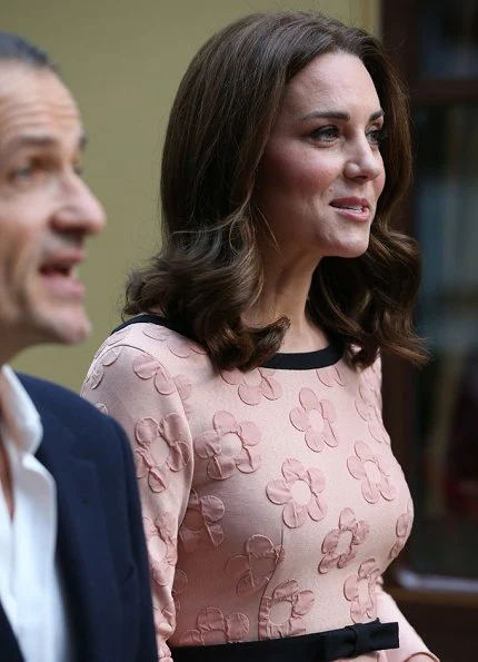 Kate Middleton wore Orla Kiely Piped Marian dress, Tod's Pumps, Merci Maman necklace and carried Mulberry