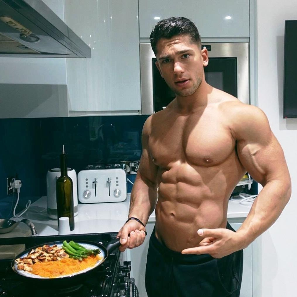 sexy-barechest-muscle-dudes-preparing-food-kitchen-hunk-pecs-abs
