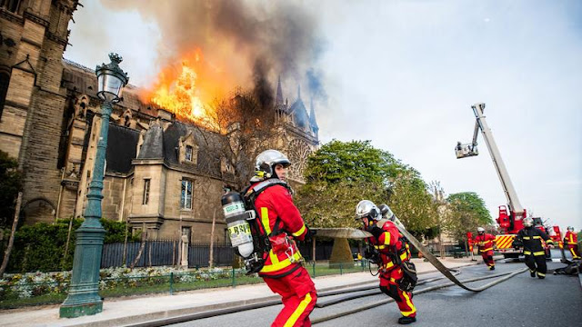 Bomberos, Notre Dame, incendio