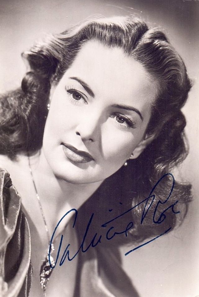 The Archetypal British Beauty Glamorous Photos of Patricia Roc in the