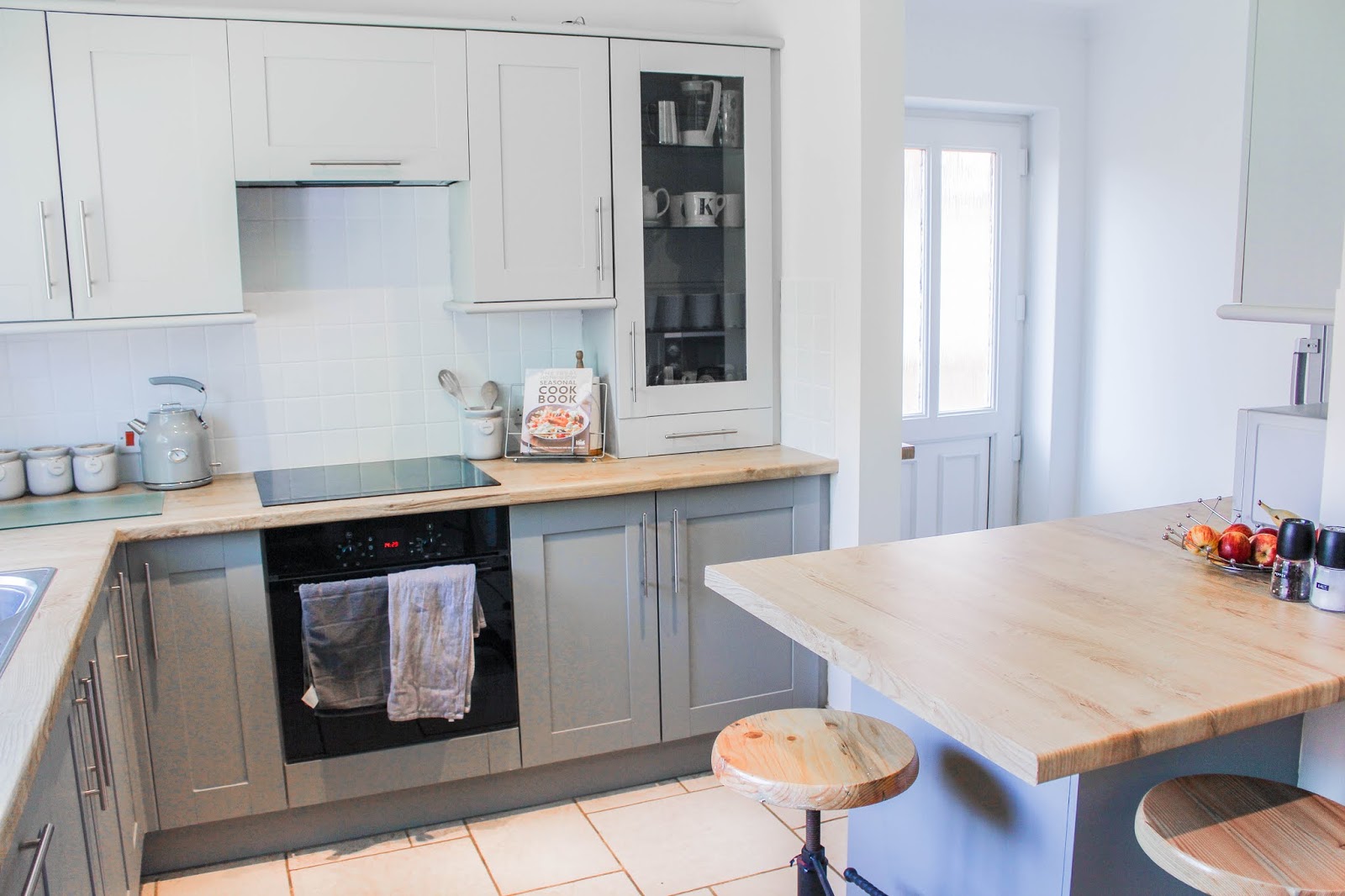 can you paint laminate with frenchic Lester Rangel