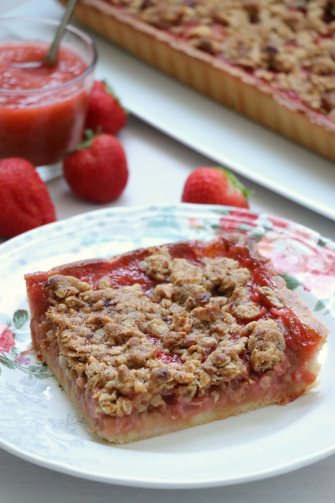 The Cook Time Tarte à la rhubarbe et aux fraises