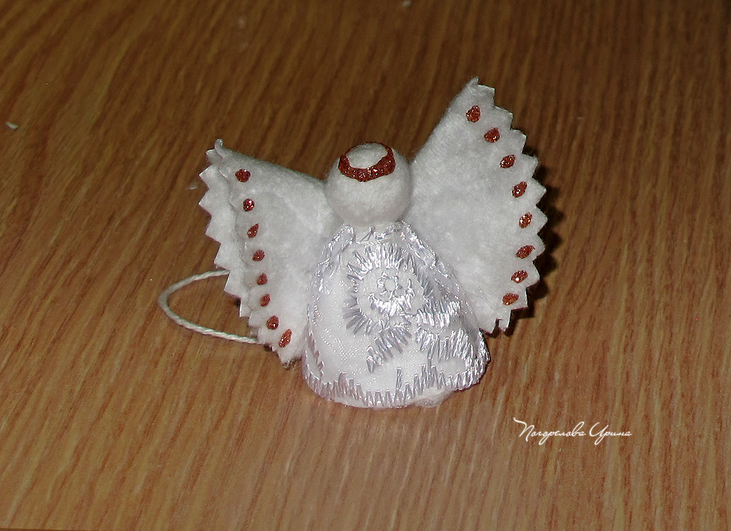 Ангелочек из ватных дисков. Ангелочек из ватных дисков. Ангелочек из ватных дисков. Новогодняя игрушка из ватных дисков. Поделка ангелочек.