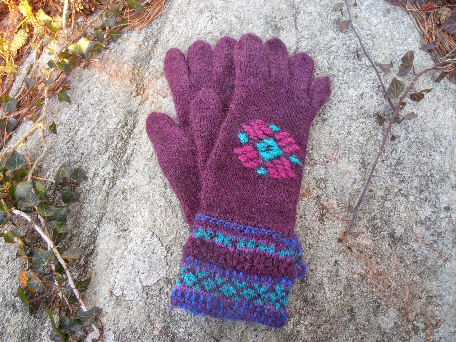 Kickis hantverkstips Fingervantar med roositud mönster ( beskrivning