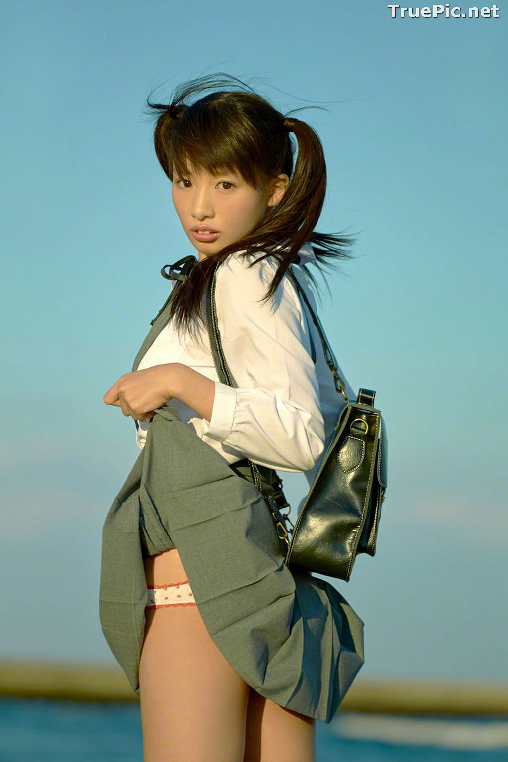Image Wanibooks No.133 - Japanese Model and Singer - Hikari Shiina - TruePic.net - Picture-16