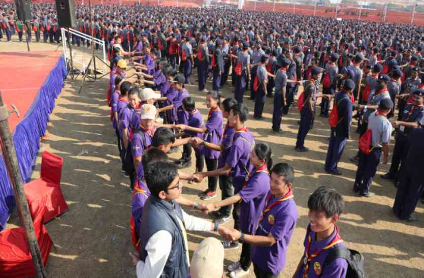 24000 Children Together Set Karma Nacha World Record 2017 At Rajnandgaon Chhattisgarh Tourism