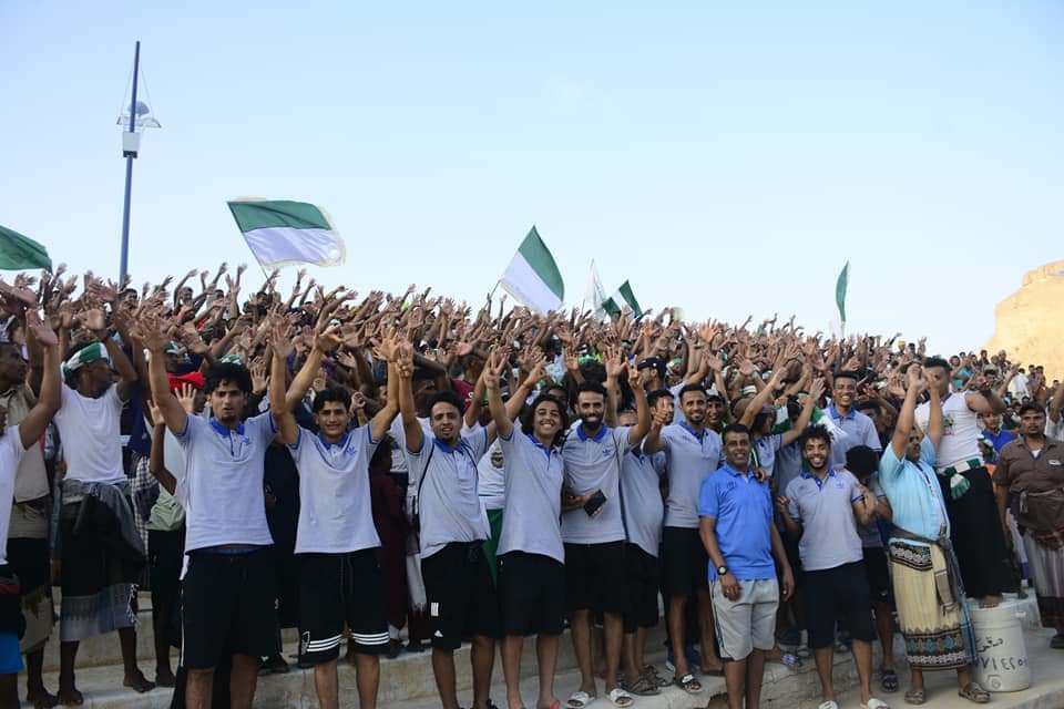 جمهور اهلي جفل الكثيف يهتف لنادي وحدة صنعاء ويحتفل مع لاعبيه