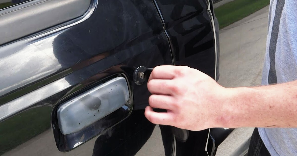 Como Reparar una Puerta de Auto