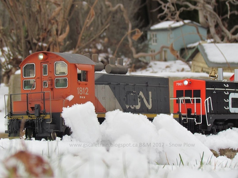 Garden railroading in the snow - Trains