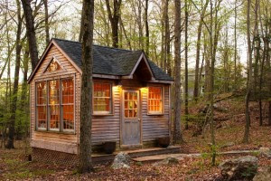 Now this is just too cute for words. It looks like a tiny playhouse ...