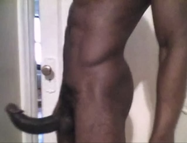 638px x 487px - HORNYBOYS: A guy with an upwards curving erection...
