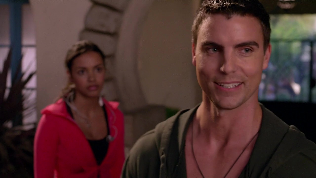 Films Et Séries Tv Avec Colin Egglesfield ausCAPS: Colin Egglesfield shirtless in Melrose Place (2009) 1-02