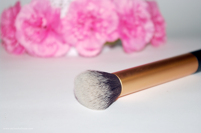 Real Techniques Buffing Brush