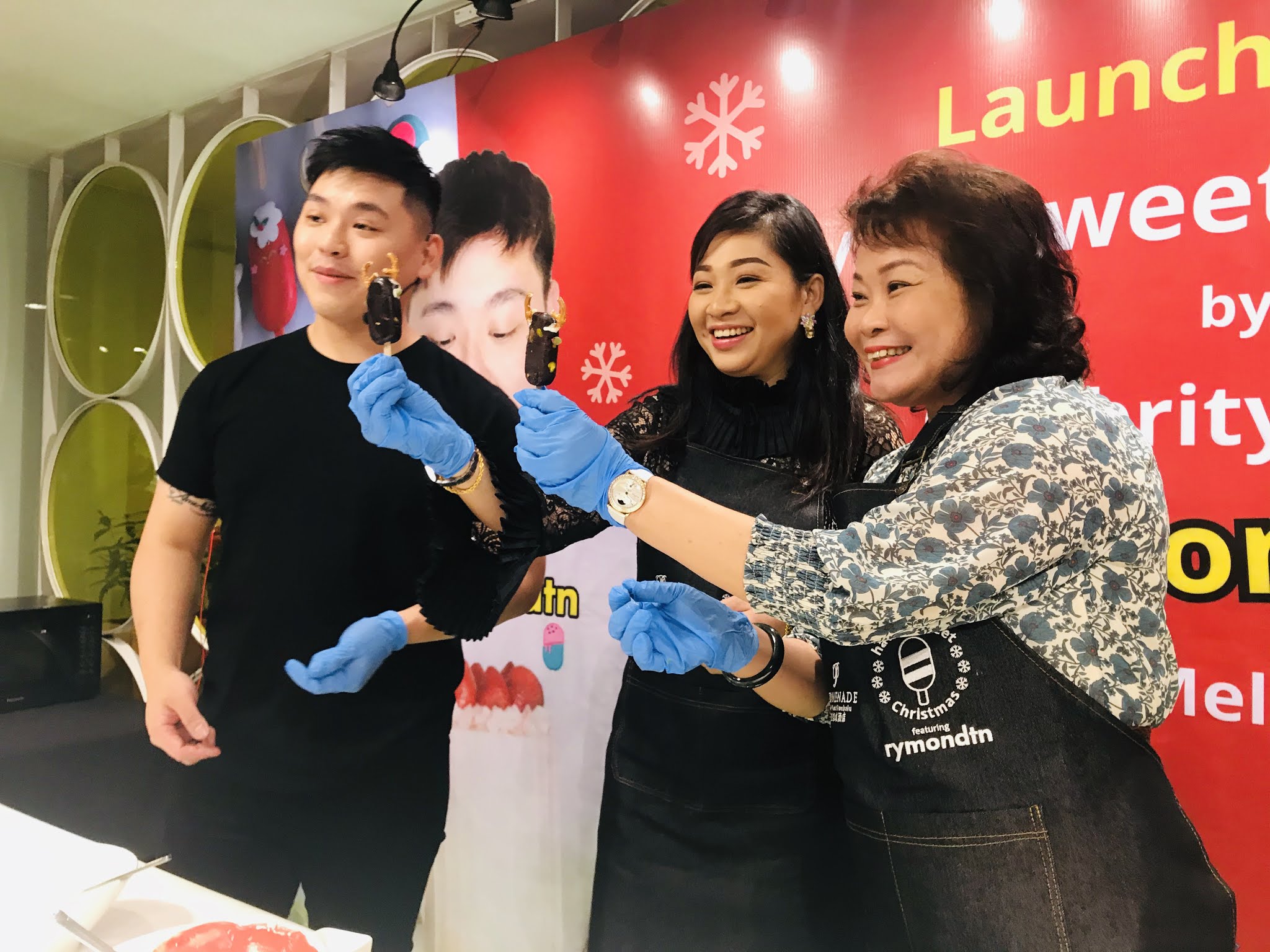 "Have A Sweet Christmas" by Celebrity Baker Raymond Tan at Promenade Cafe, Promenade Kota Kinabalu "Have A Sweet Christmas" by Celebrity Baker Raymond Tan at Promenade Cafe, Promenade Kota Kinabalu