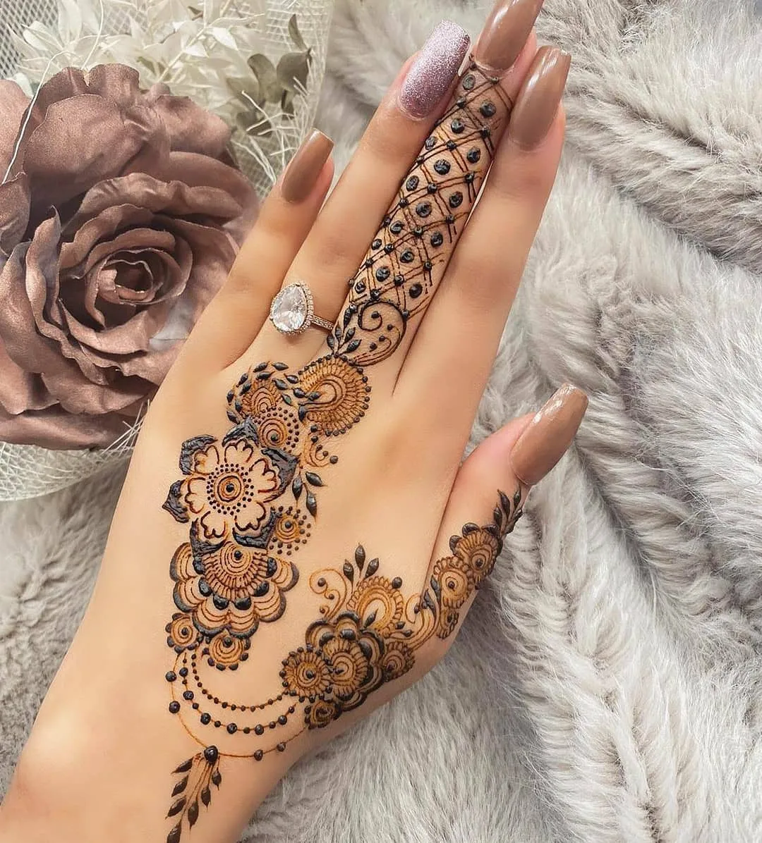 Trendy Mehndi Designs 2022 - Make Your Looks Awesome