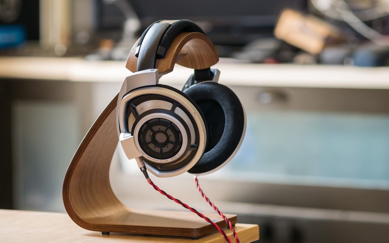 WORLD TOP 10 MOST EXPENSIVE HEADPHONES SZD