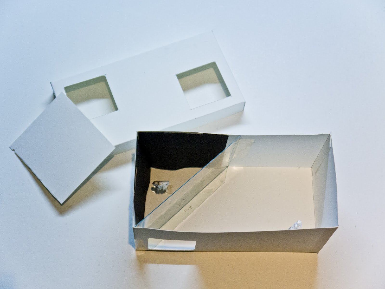 ÜBERNOTES: Pepper's ghost: box